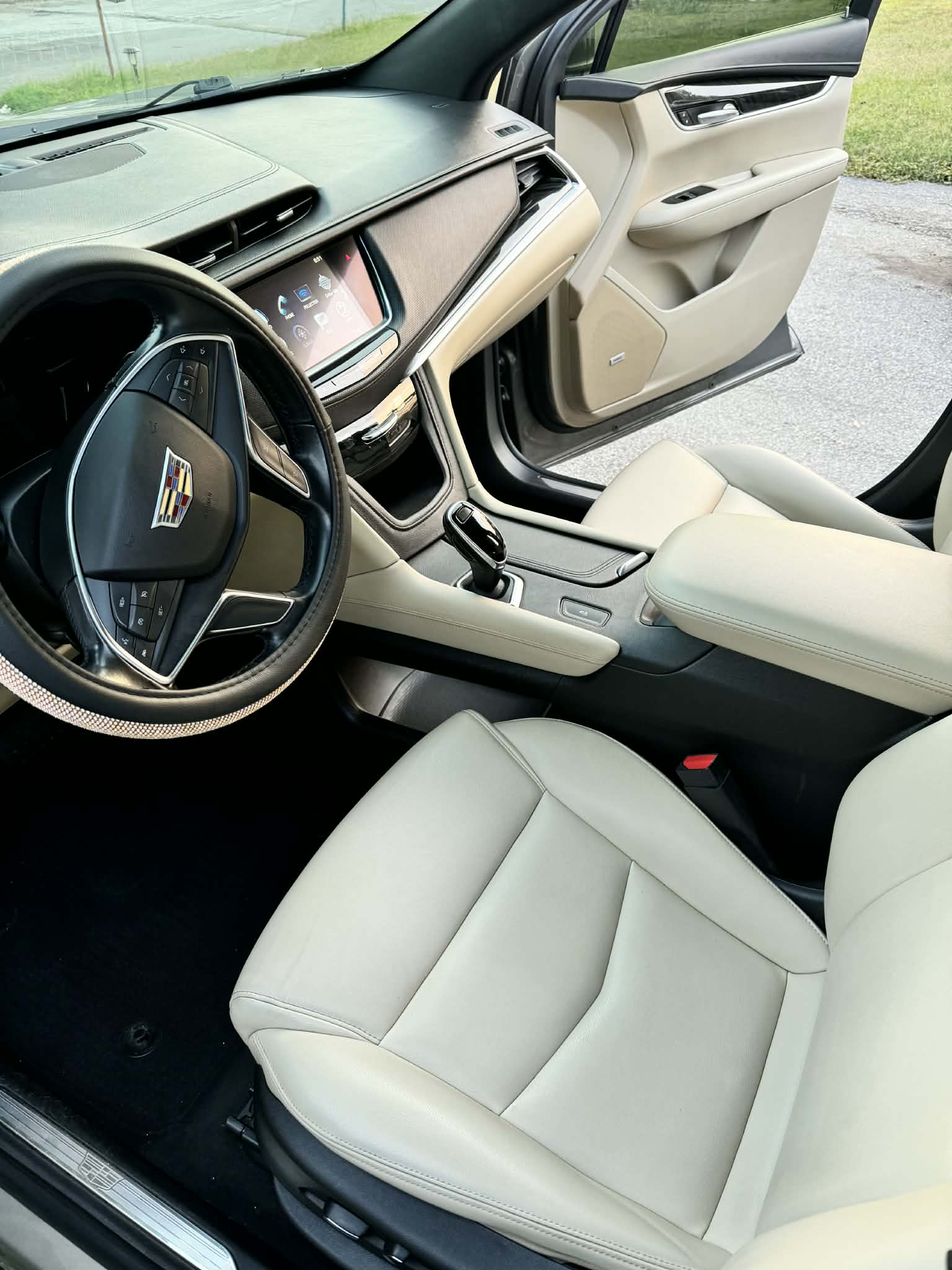 Cadillac XT5 interior
